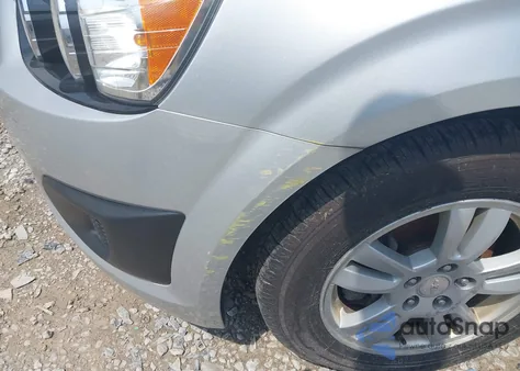 2015 Chevrolet Sonic Lt Auto z USA, uszkodzony, nr VIN 1G1JC5SHXF4203936